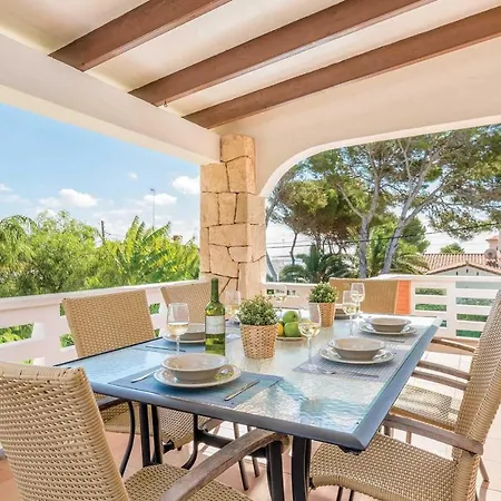 Cati Villa *